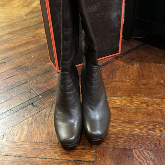 Devani - Picture 2 of 2